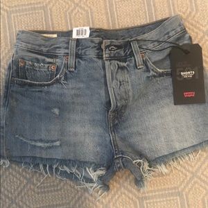 NWT Levi’s mid-rise shorts